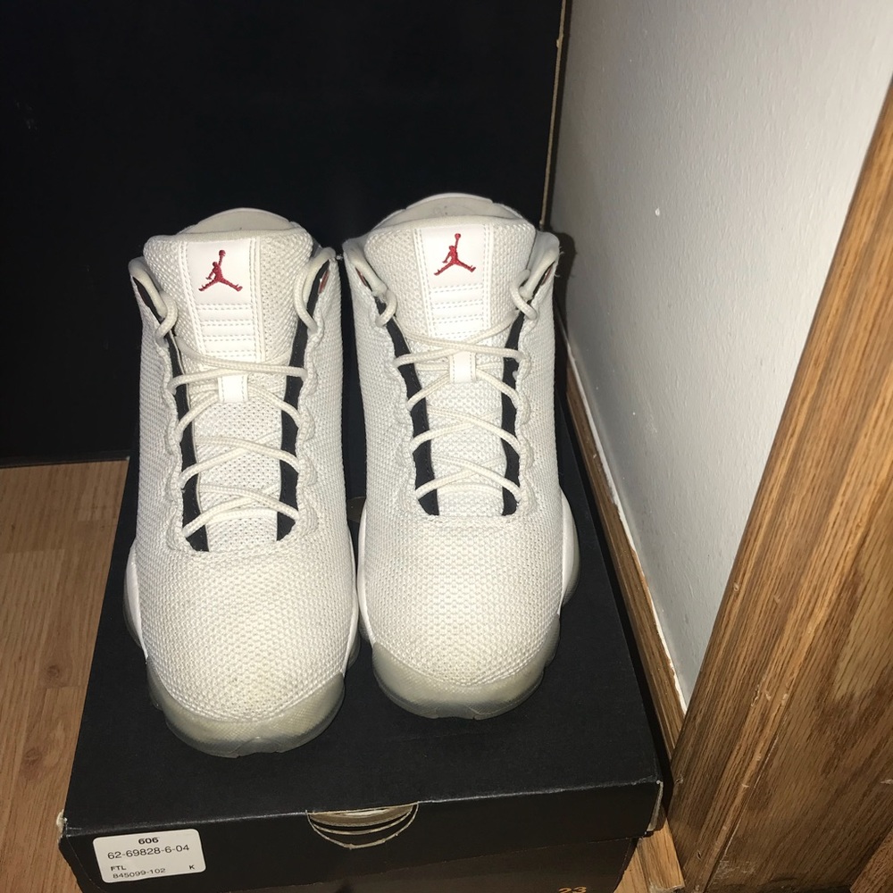 Jordan horizons Low top